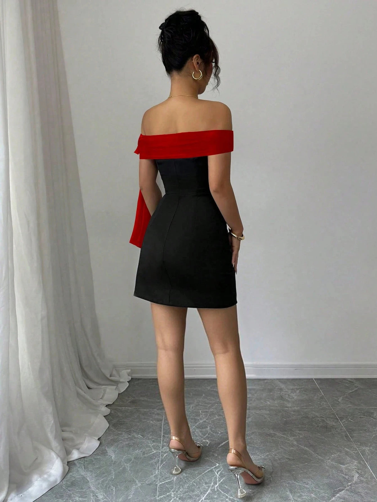 Women's Off Shoulder Bodycon Dress With Bow And Lace Detail