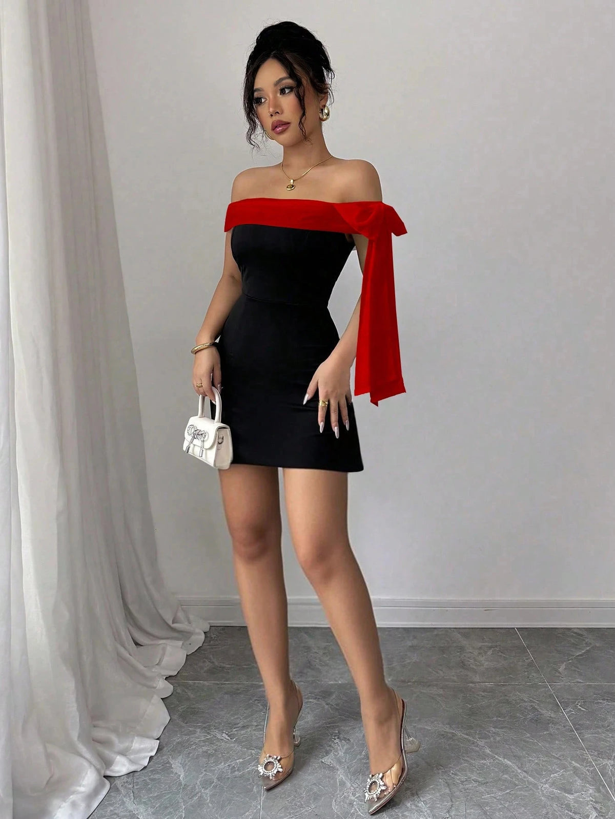 Women's Off Shoulder Bodycon Dress With Bow And Lace Detail